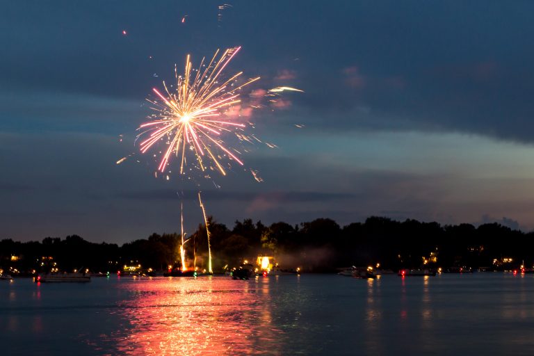 Crystal Lake Fireworks Burnsville, MN 4th of July Fireworks