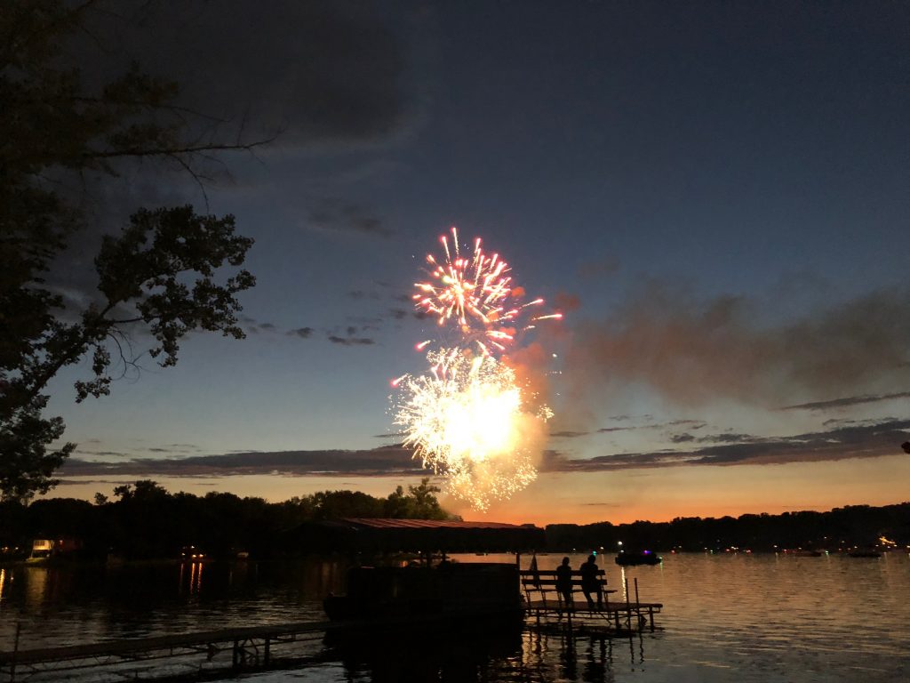 Crystal Lake Fireworks Burnsville, MN 4th of July Fireworks